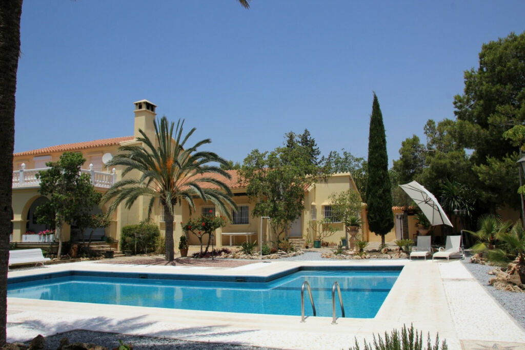 Detached Villa Benajarafe Málaga - image 2