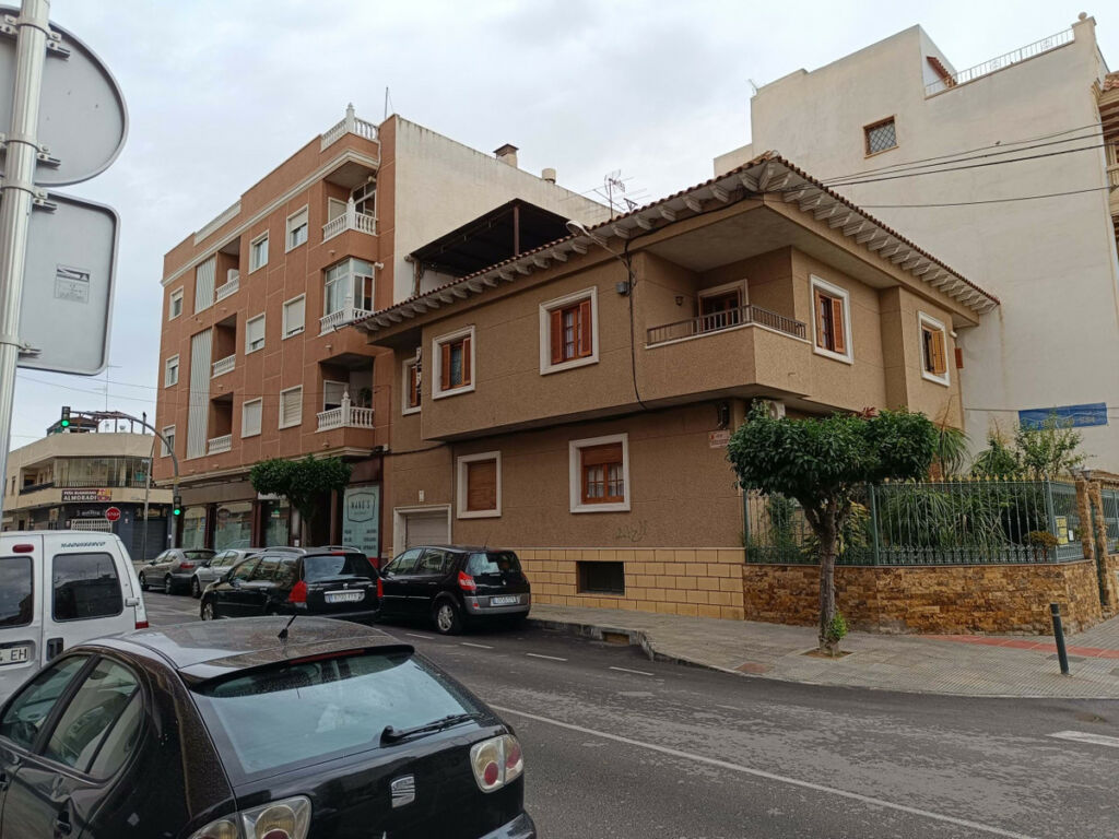 Detached Villa Almoradi Alicante - image 2