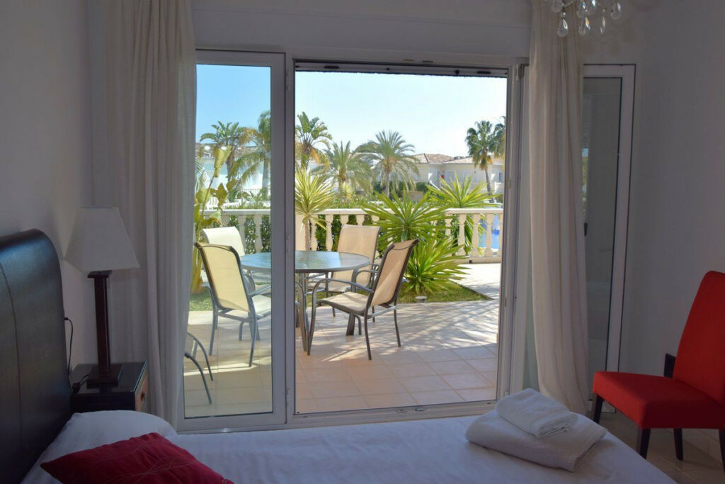 Middle Floor Apartment La Fustera Alicante - image 2