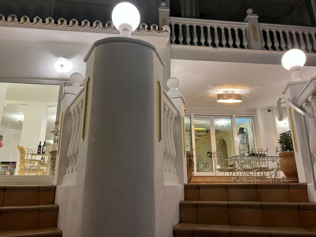 Detached Villa Riviera del Sol Málaga - image 2