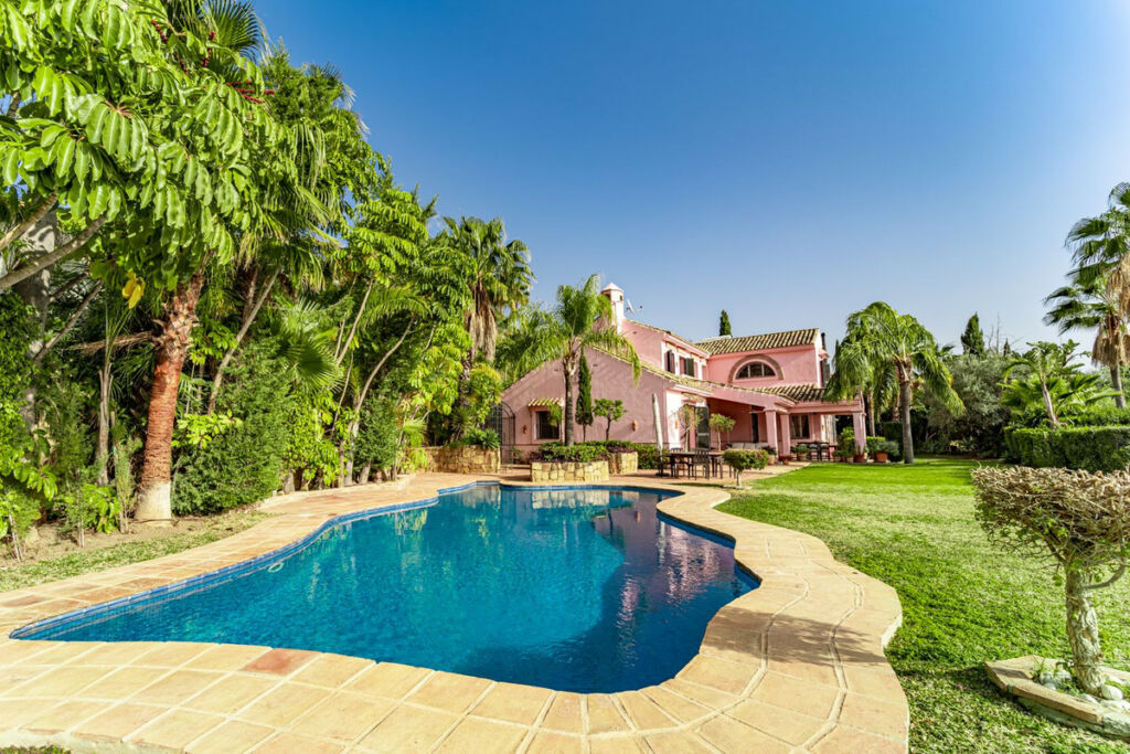 Detached Villa Benahavís Málaga - image 2