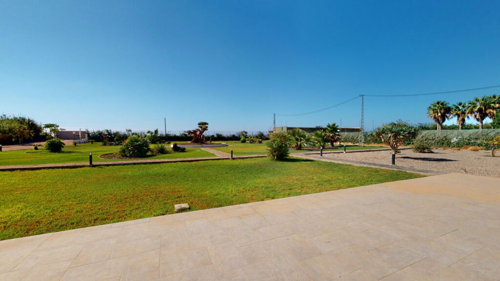 Detached Villa Almayate Málaga - image 2