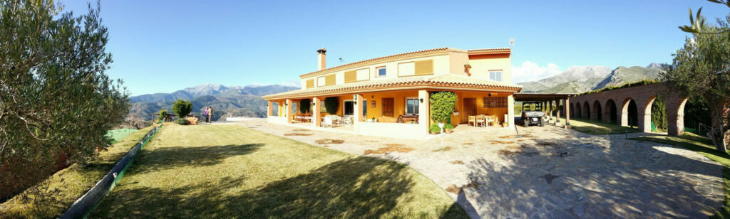 Detached Villa Alozaina Málaga - image 2