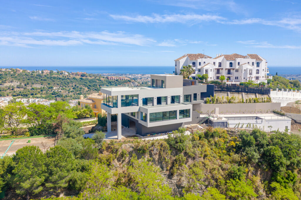 Detached Villa Los Arqueros Málaga - image 3