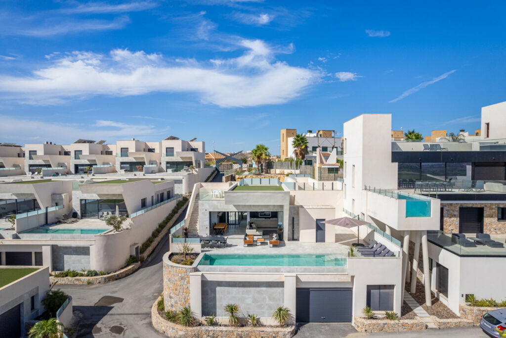 Detached Villa Ciudad Quesada Alicante - image 2