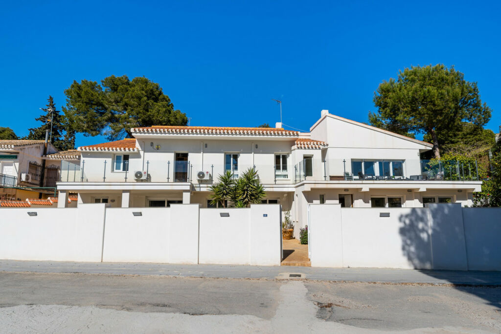 Detached Villa Dehesa de Campoamor Alicante - image 2