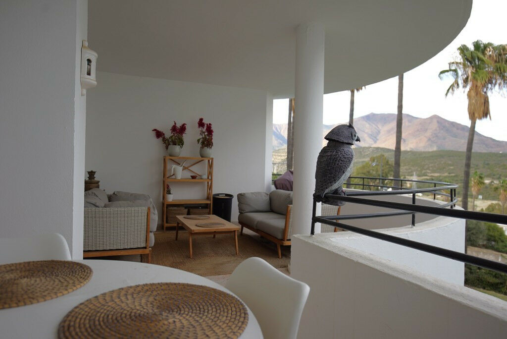 Middle Floor Apartment Estepona Málaga - image 2