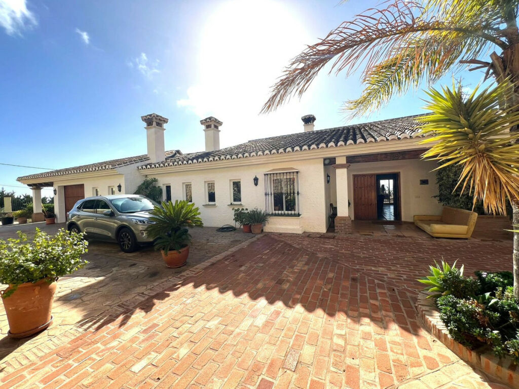 Detached Villa Mijas Málaga - image 2