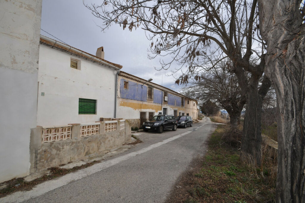 Detached Villa Chinorlet Alicante - image 2