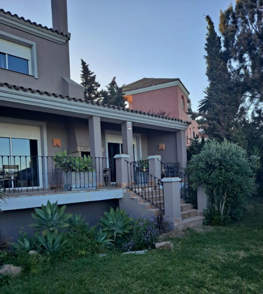 Detached Villa Manilva Málaga - image 2