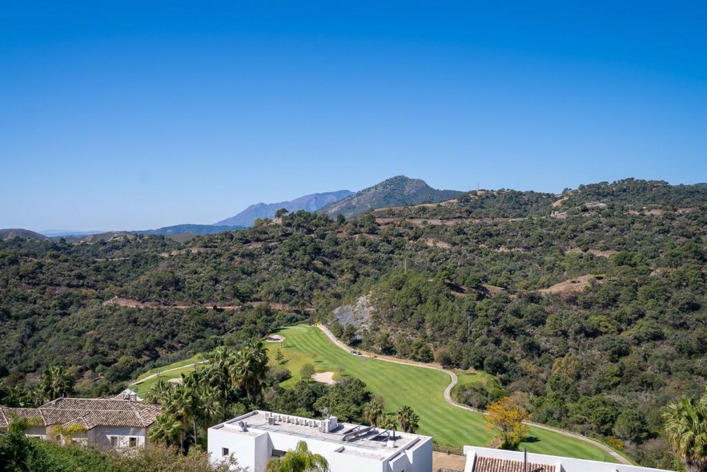 Detached Villa Los Arqueros Málaga - image 2