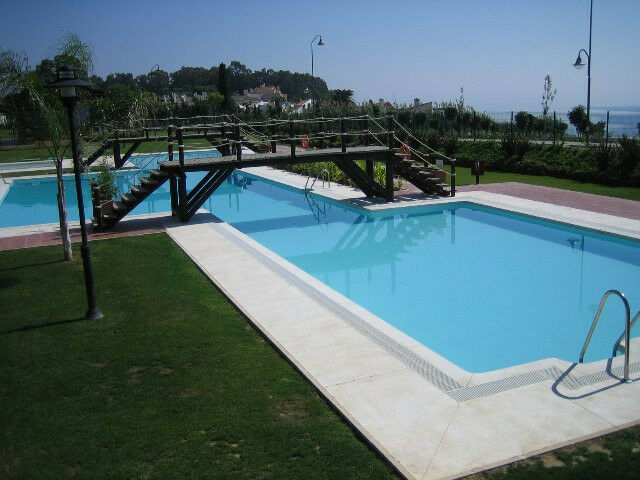 Middle Floor Apartment Estepona Málaga - image 2