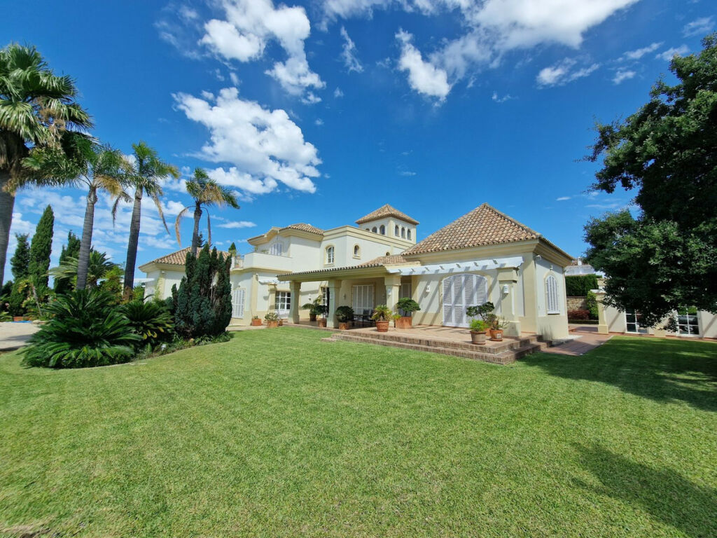 Detached Villa Calahonda Málaga - image 3