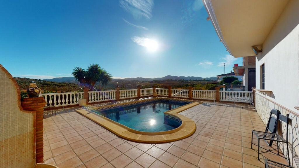 Detached Villa Alcaucín Málaga - image 2