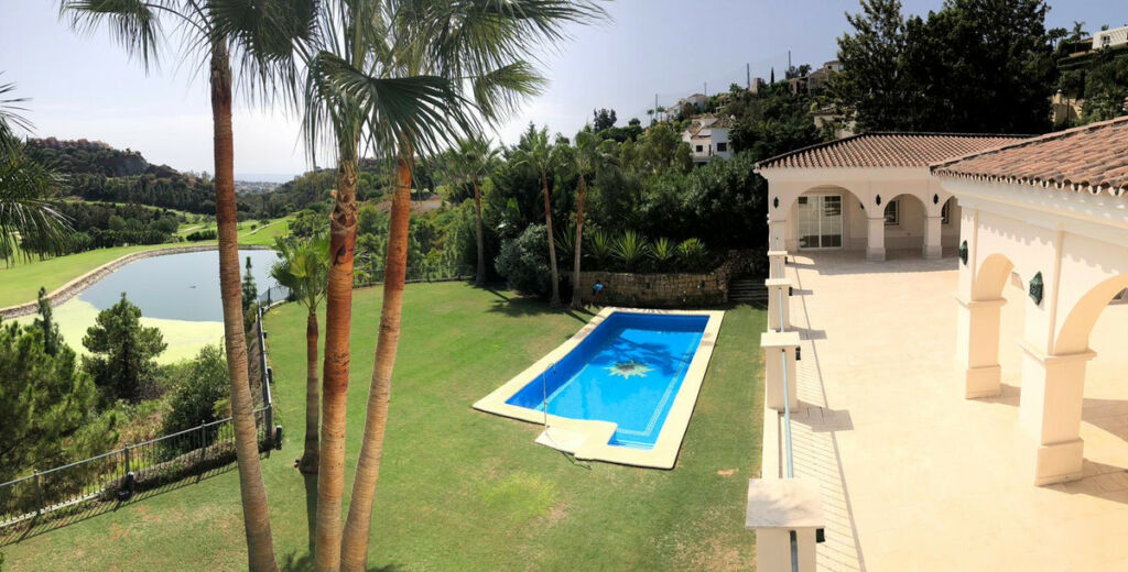 Detached Villa Los Arqueros Málaga - image 2