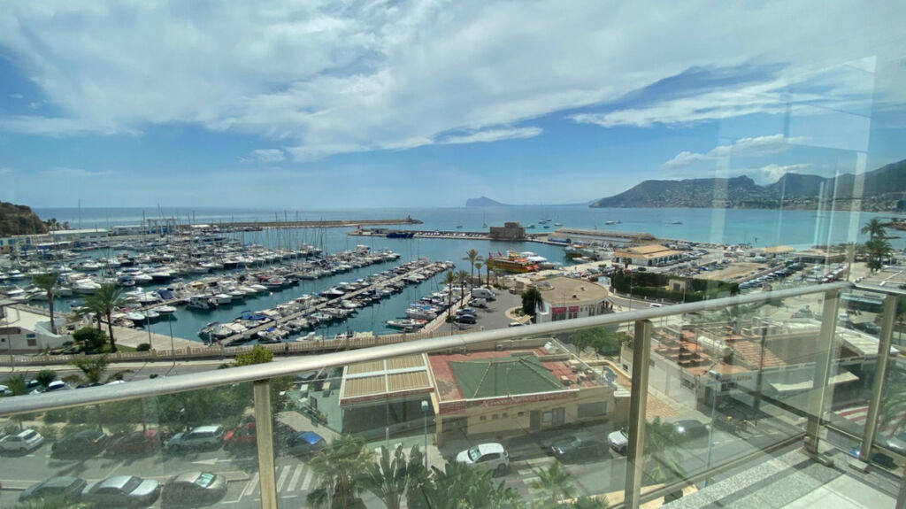 Middle Floor Apartment Calpe Alicante - image 2