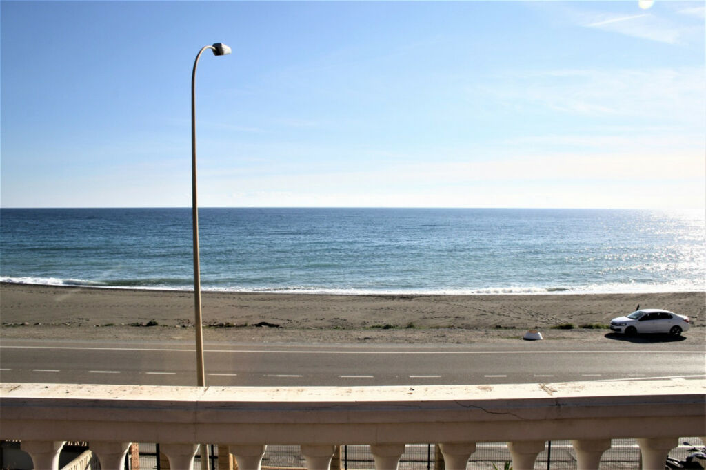Detached Villa Benajarafe Málaga - image 2