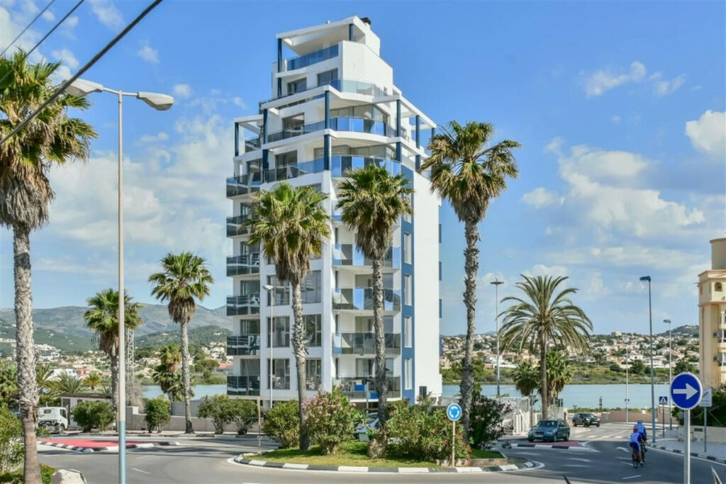 Middle Floor Apartment Calpe Alicante - image 2