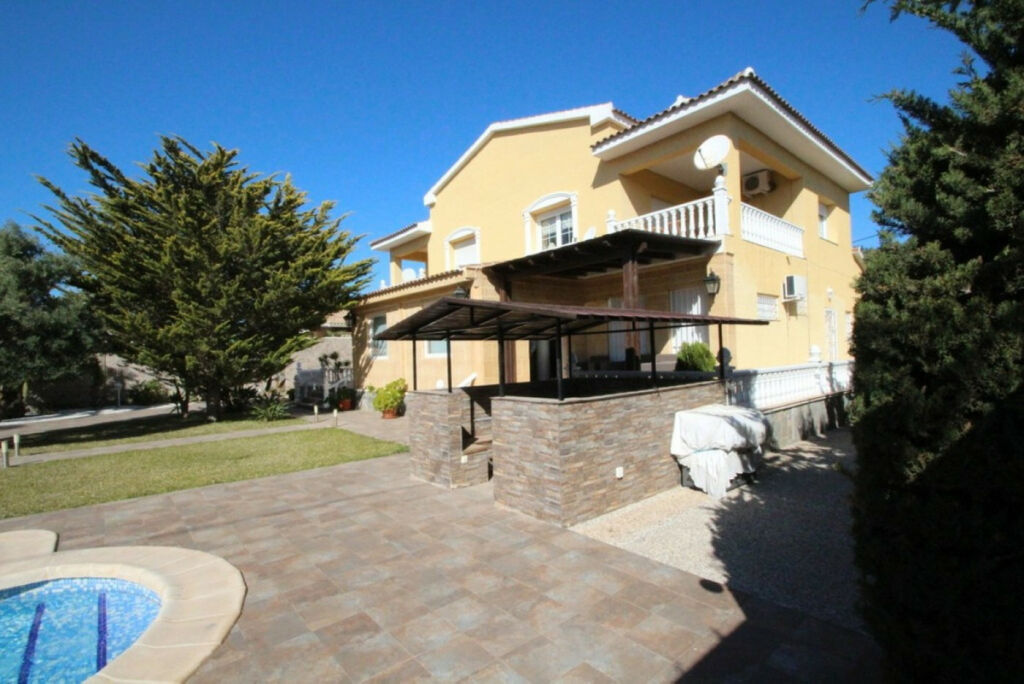 Detached Villa Cabo Roig Alicante - image 2