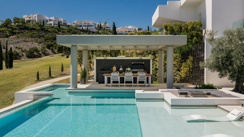 Detached Villa Benahavís Málaga - image 2