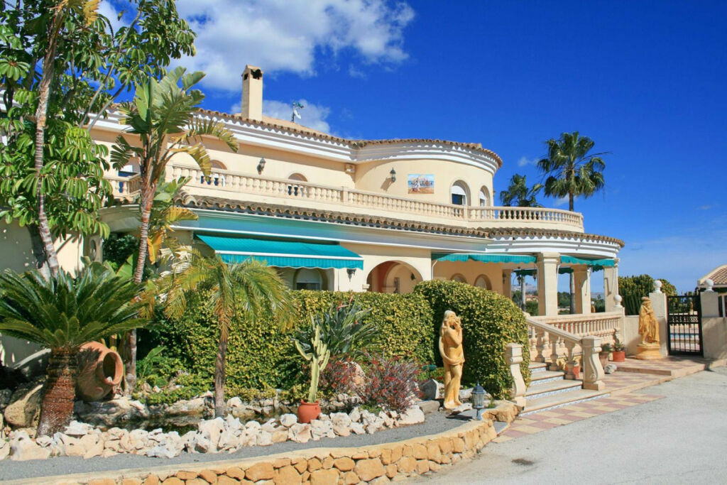 Detached Villa L'Alfás del Pi Alicante - image 2
