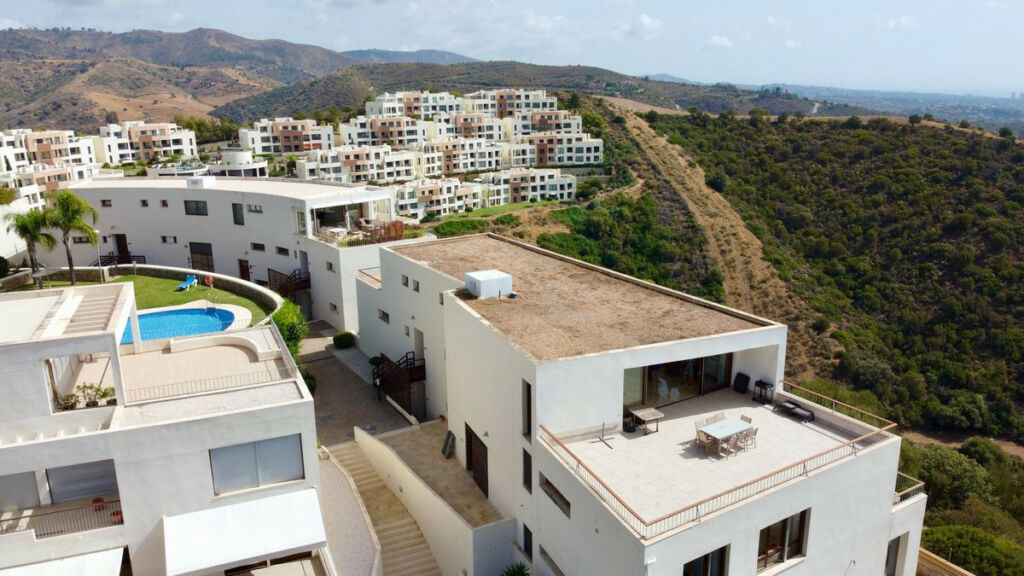 Penthouse Altos de los Monteros Málaga - image 2