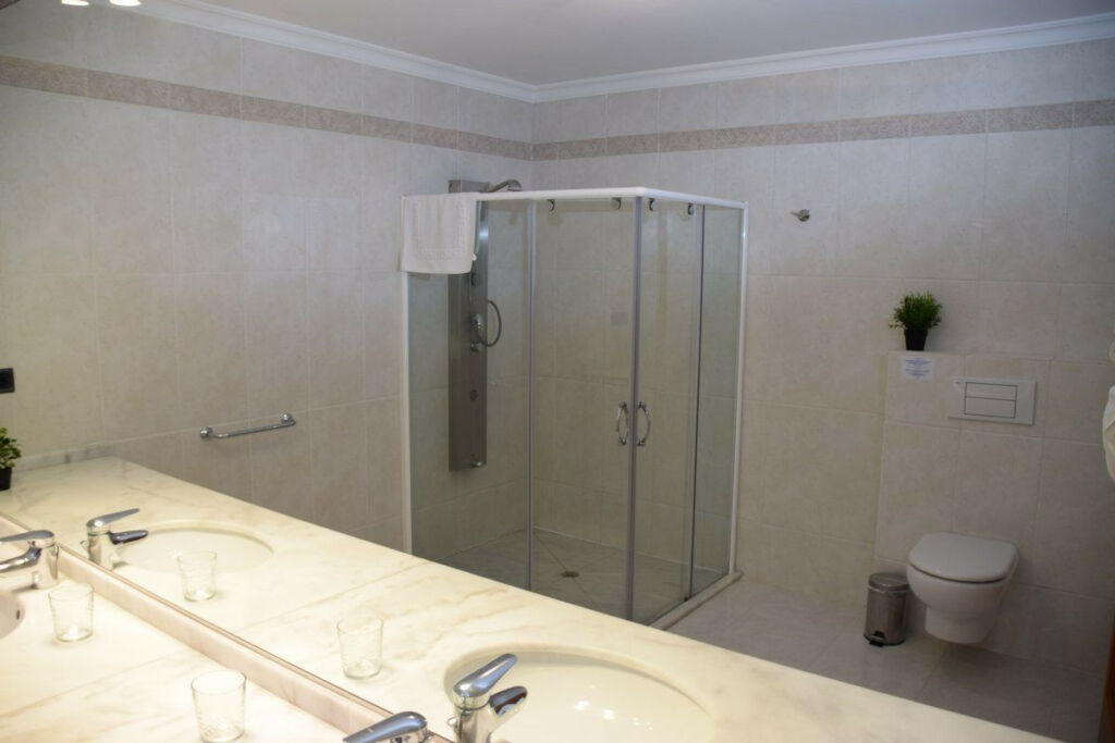 Middle Floor Apartment La Fustera Alicante - image 18
