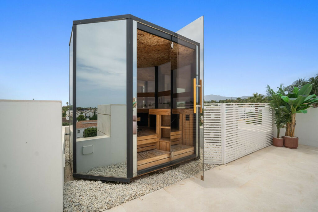 Detached Villa El Paraiso Málaga - image 20