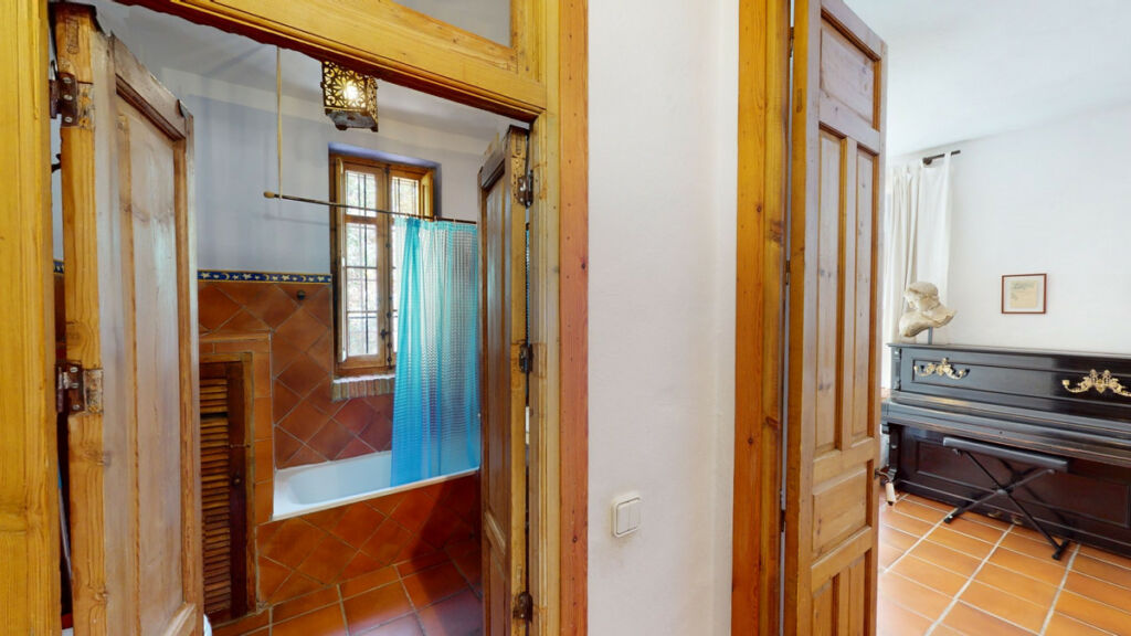 Detached Villa Sayalonga Málaga - image 20