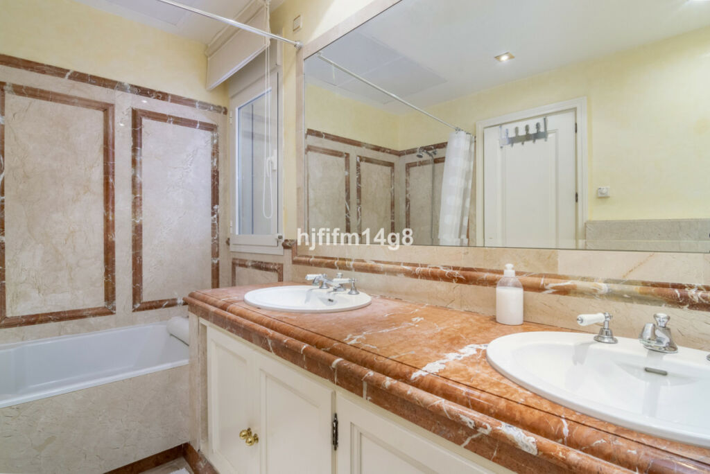 Middle Floor Apartment The Golden Mile Málaga - image 20