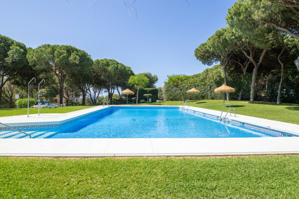 Middle Floor Apartment Cabopino Málaga - image 20