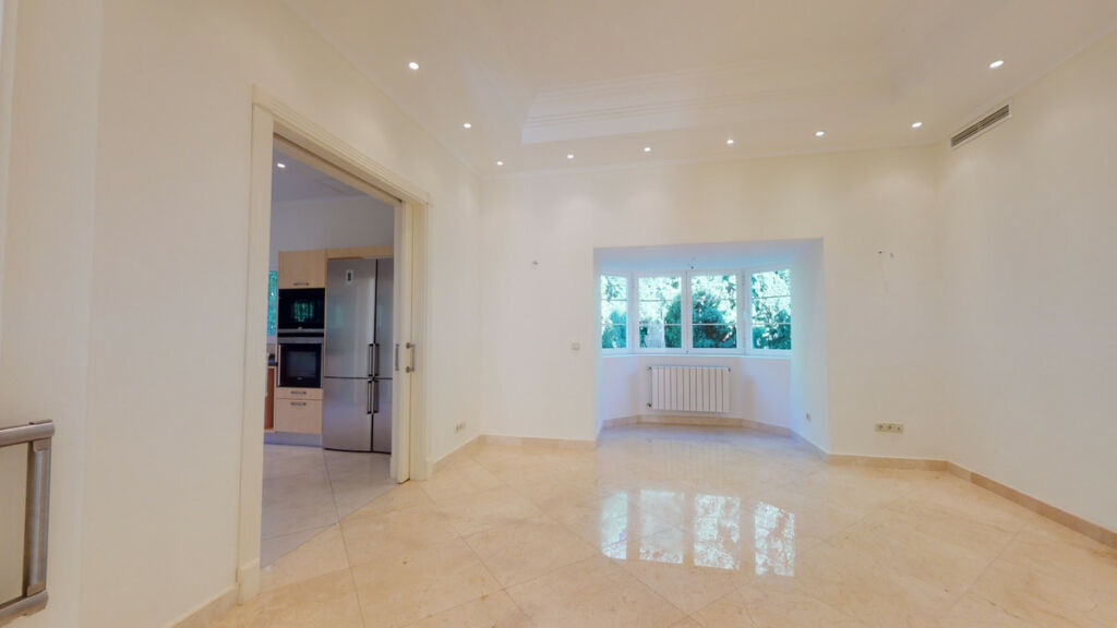 Detached Villa Los Arqueros Málaga - image 11