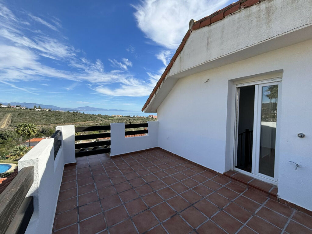 Penthouse Duplex La Duquesa Málaga - image 17