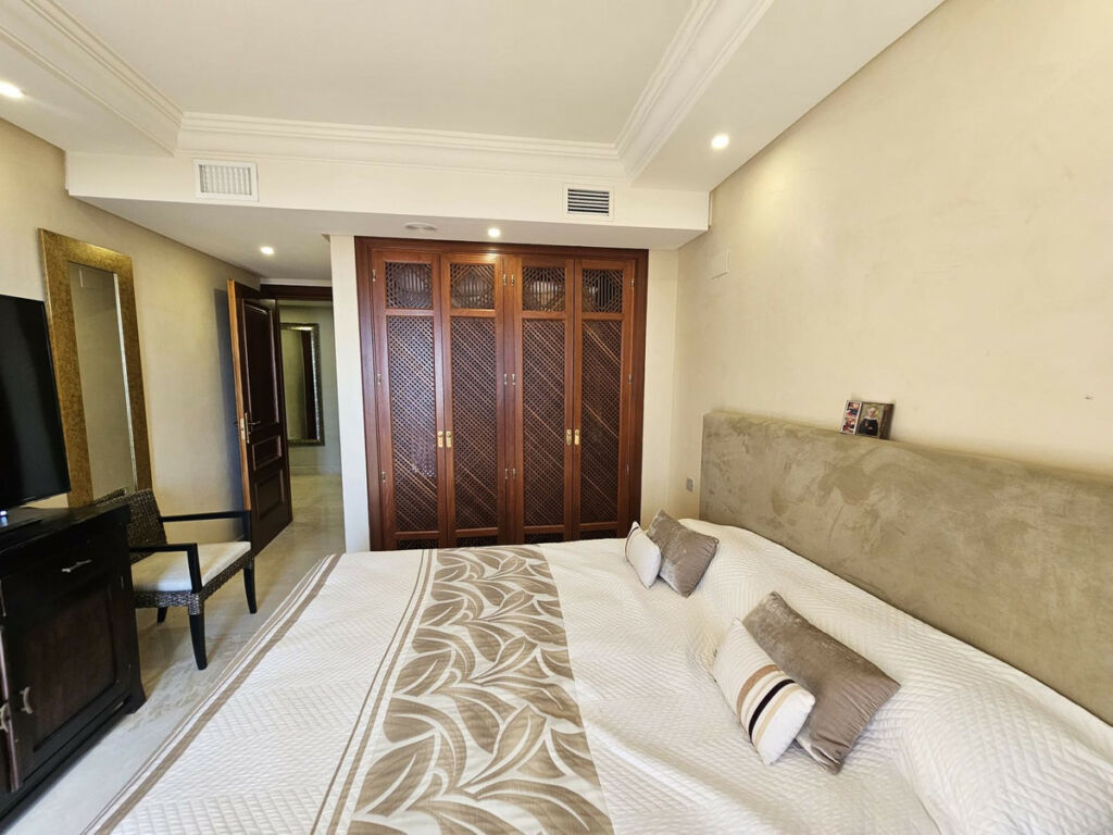 Middle Floor Apartment Estepona Málaga - image 21