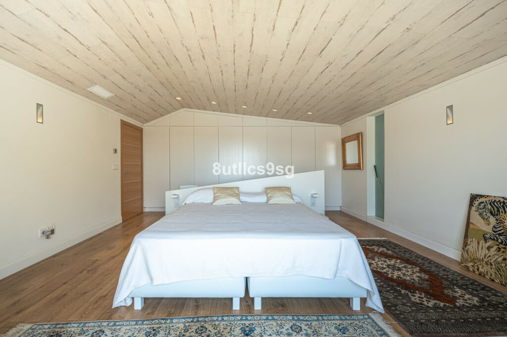 Detached Villa Nueva Andalucía Málaga - image 22
