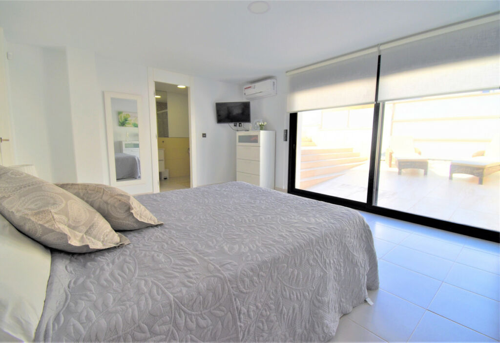 Detached Villa Villamartin Alicante - image 22