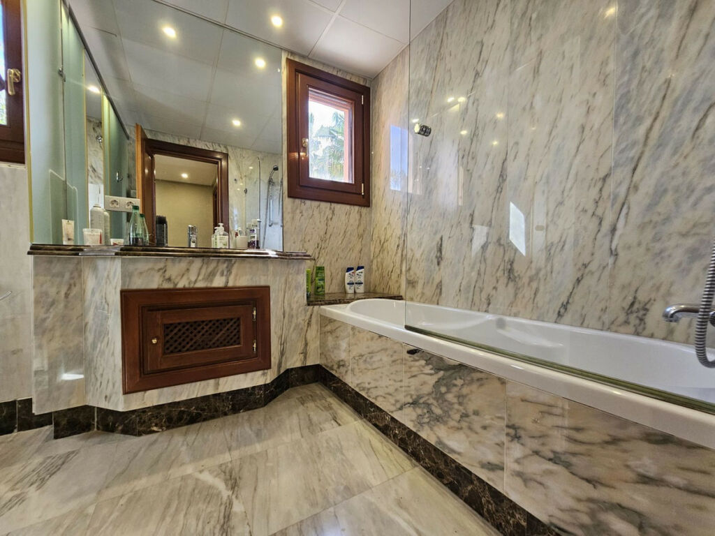 Middle Floor Apartment Estepona Málaga - image 22