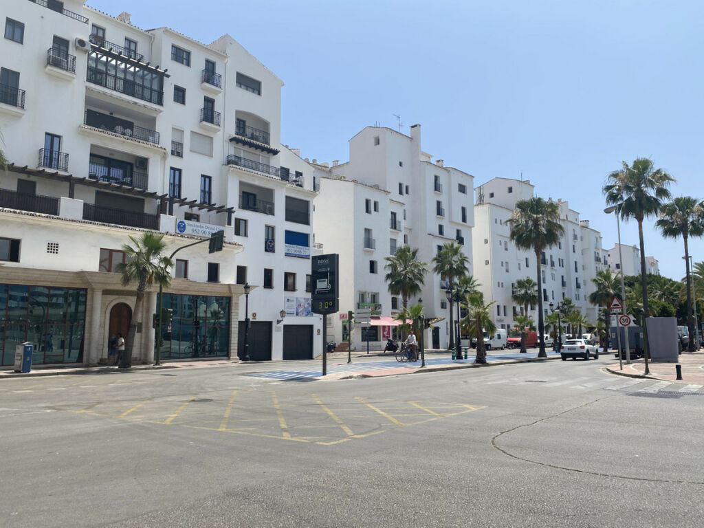 Middle Floor Apartment Puerto Banús Málaga - image 21