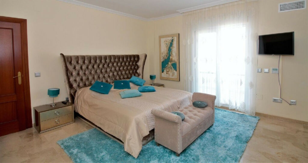 Detached Villa El Paraiso Málaga - image 22