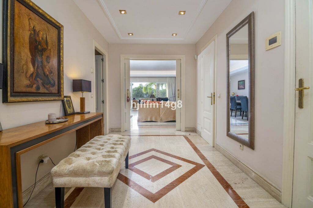 Middle Floor Apartment The Golden Mile Málaga - image 23