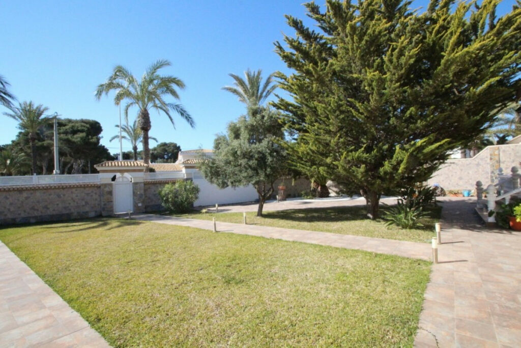 Detached Villa Cabo Roig Alicante - image 23