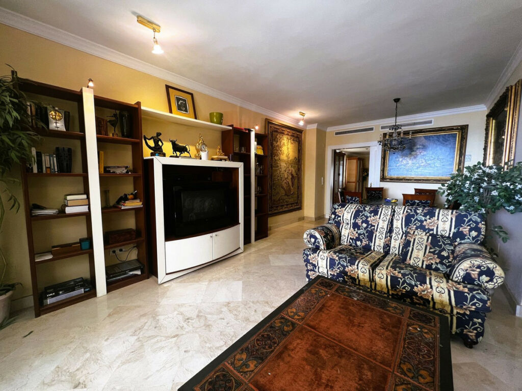 Middle Floor Apartment Puerto Banús Málaga - image 23