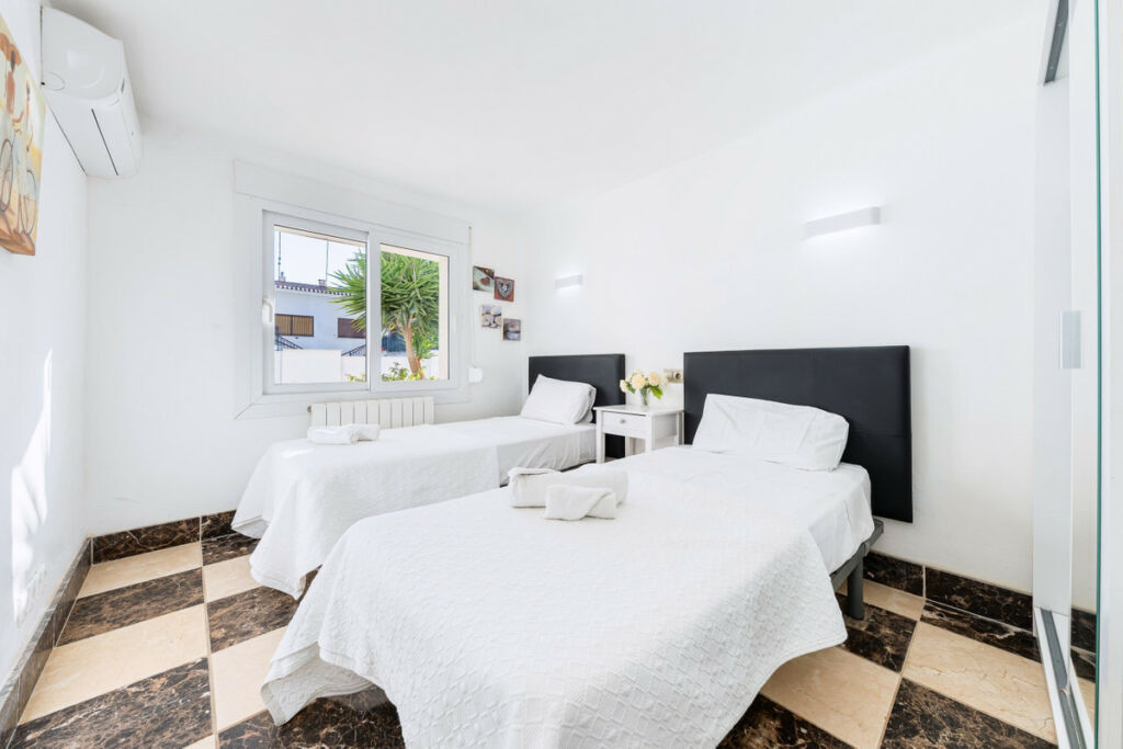 Detached Villa Dehesa de Campoamor Alicante - image 23