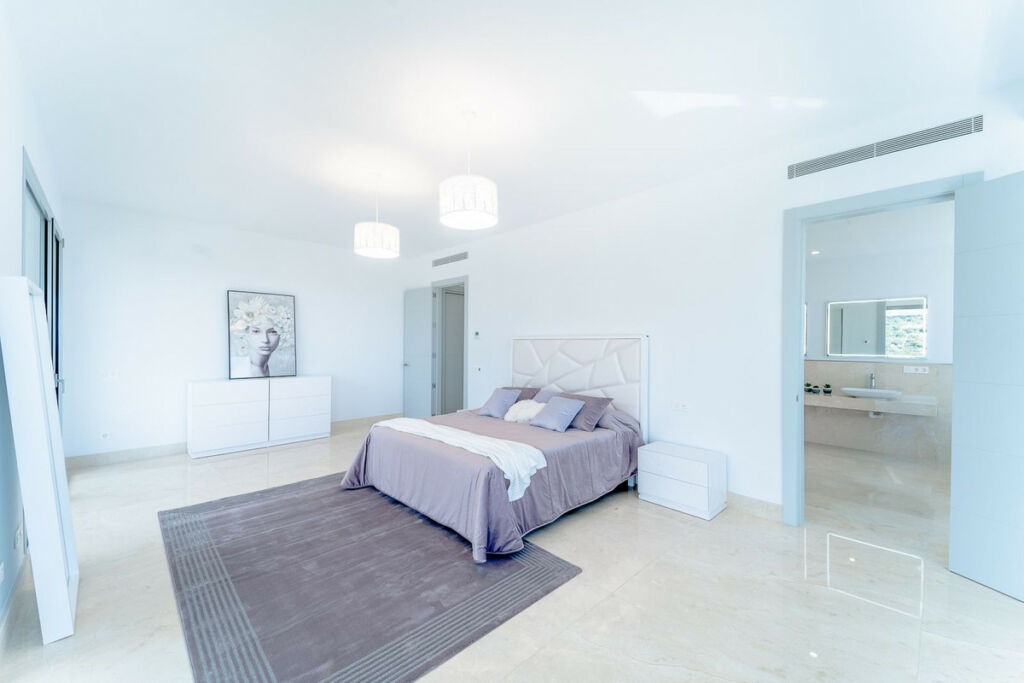 Detached Villa Los Arqueros Málaga - image 23