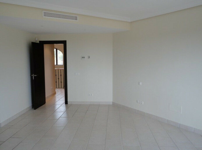 Detached Villa Los Arqueros Málaga - image 23