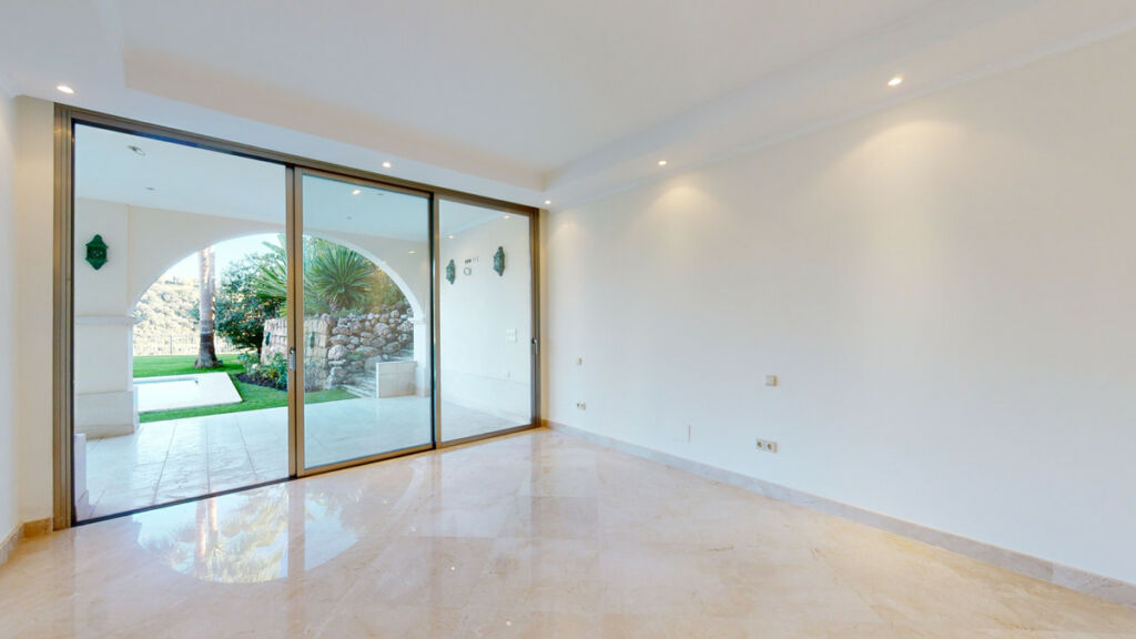 Detached Villa Los Arqueros Málaga - image 22