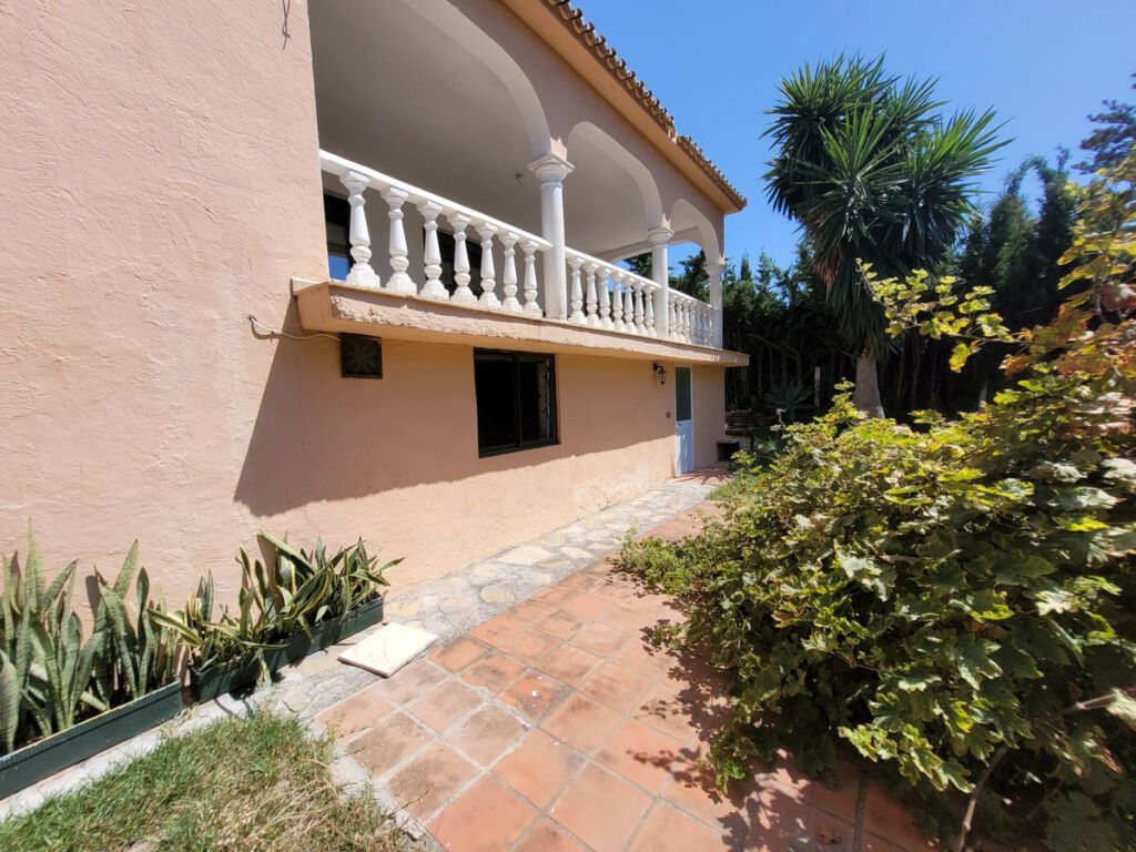 Detached Villa Río Real Málaga - image 24