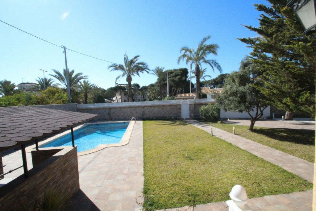 Detached Villa Cabo Roig Alicante - image 24