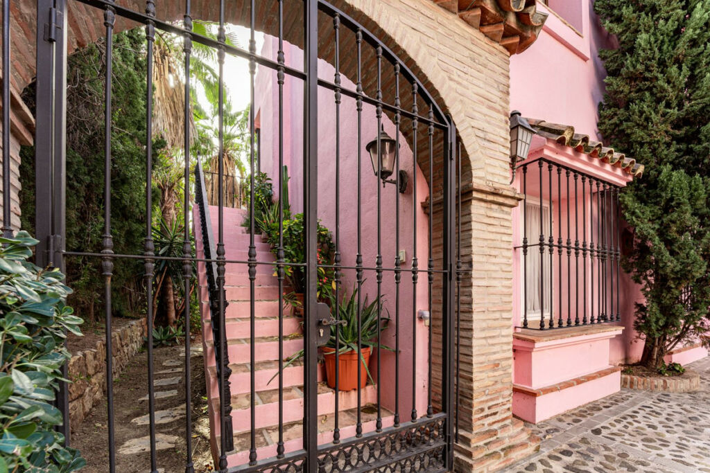 Detached Villa Benahavís Málaga - image 24