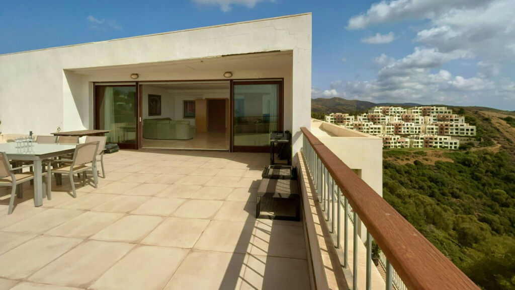 Penthouse Altos de los Monteros Málaga - image 24